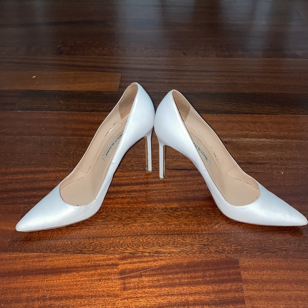 Manolo Blahnik White Pumps - 38 / 8